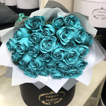 Бирюзовые розы в букете - 29 шт.