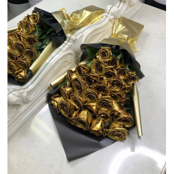 Золотые розы в букете - 35 шт.