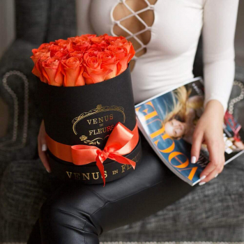 Коралловые розы в коробке - 29 шт.