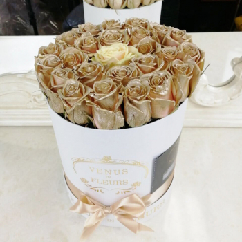 Золотые розы в коробке- 31 шт.