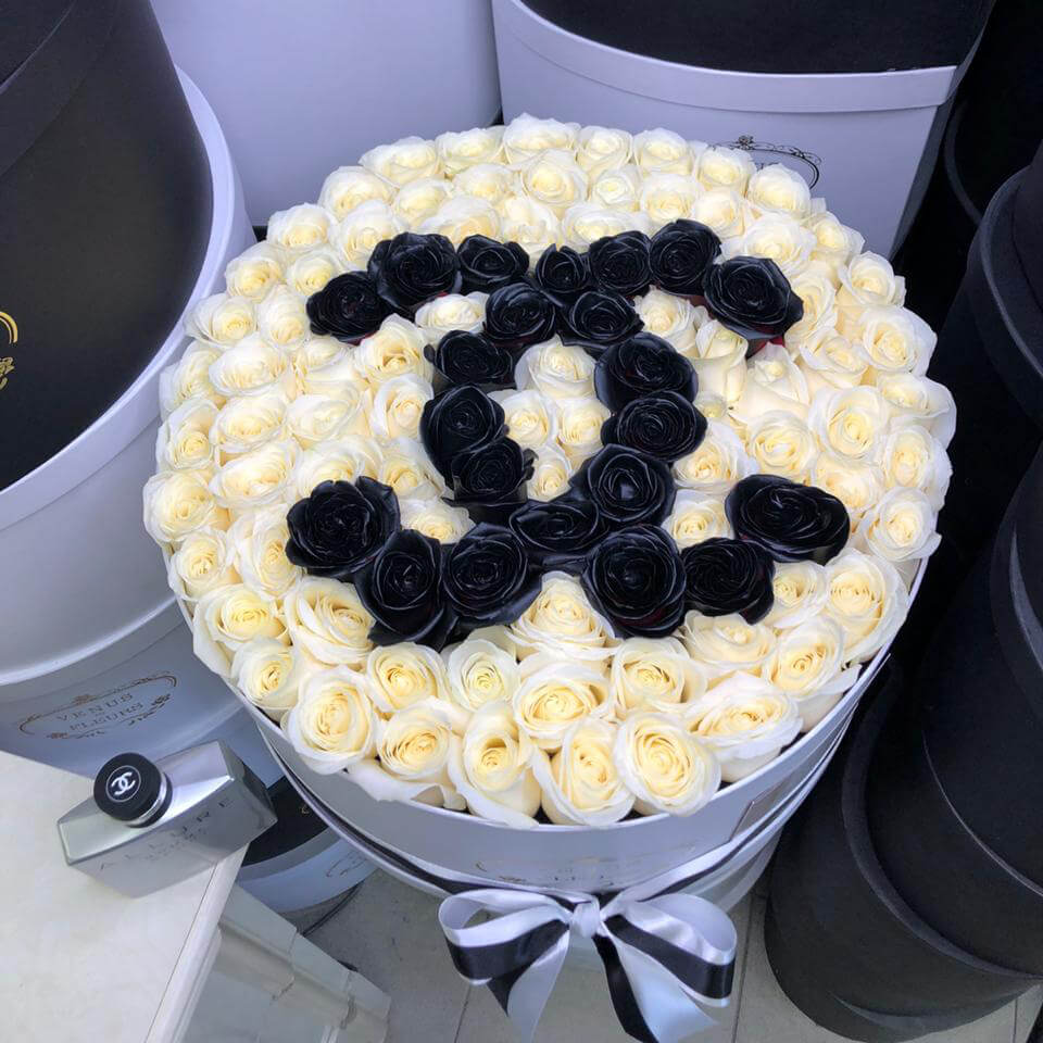 Белые розы "CHANEL" - 81 шт.