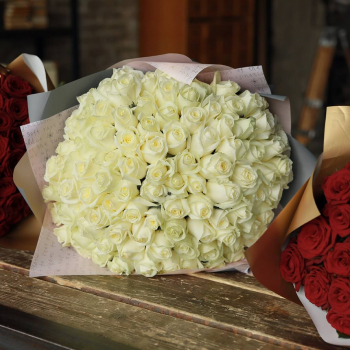 81 белая роза в букете 81 белая роза в букете