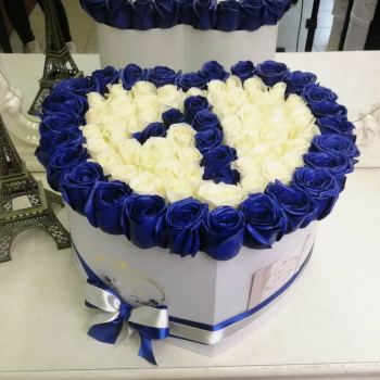 81 белая роза с синей окантовкой и датой 81 белая роза с синей окантовкой и датой