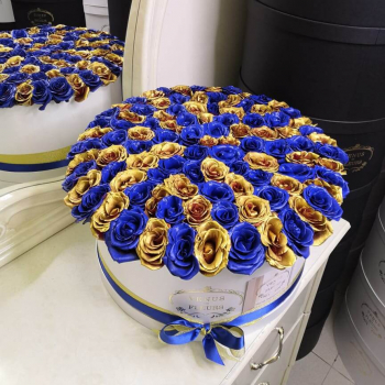 81 сине-золотая роза в коробке