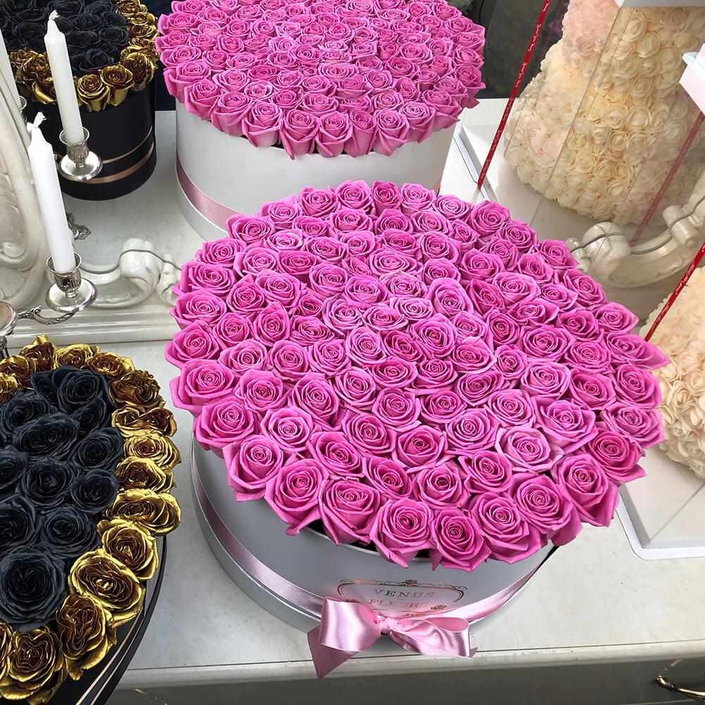 81 розовая роза в коробке