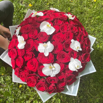 Красные розы с орхидеями - 81 шт. Красные розы с орхидеями - 81 шт.