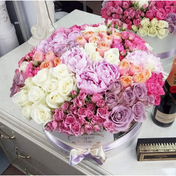 Розы с пионами в миксе - 81 шт.