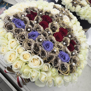 Белые розы "Её величество" - 131 шт.