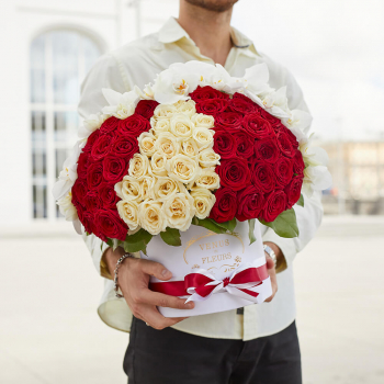Красно-белые розы с орхидеей - 131 шт. Красно-белые розы с орхидеей - 131 шт.