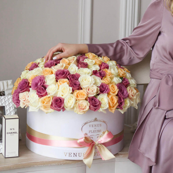 Букет разноцветных роз - 151 шт. Букет разноцветных роз - 151 шт.