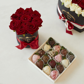 Красные розы в коробке - 13 шт. Красные розы в коробке - 13 шт.