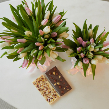 Подарочный набор с тюльпанами - 77 шт.