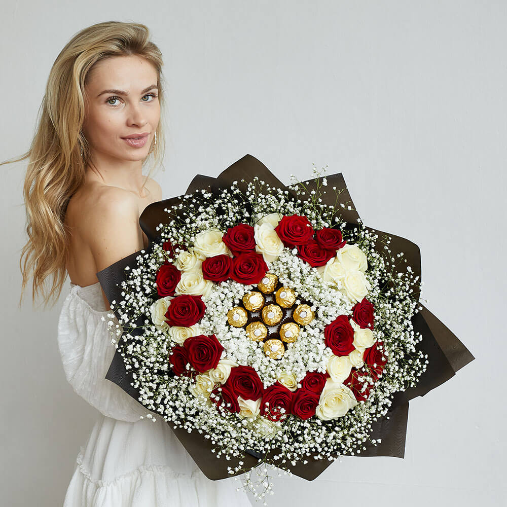 Микс цветов с конфетами ferrero - 61 шт.