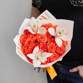 Коралловые розы с орхидеей - 21 шт.