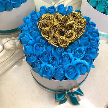 Голубые розы с золотым сердцем от 51 шт.