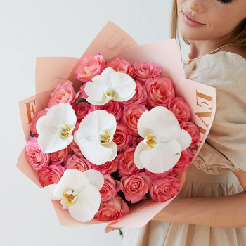 Розовые розы с орхидеями от 9 шт. Розовые розы с орхидеями от 9 шт.