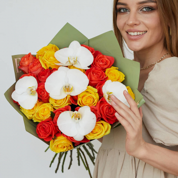 Яркие розы с орхидеями - 25 шт. Яркие розы с орхидеями - 25 шт.