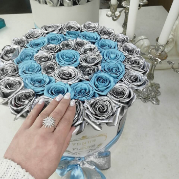 Серебряно-голубые розы от 41 шт. Серебряно-голубые розы от 41 шт.