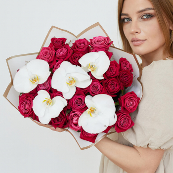 Малиновые розы с орхидеями от 9 шт.