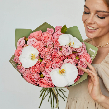 Розовые розы с орхидеями - 19 шт. Розовые розы с орхидеями - 19 шт.