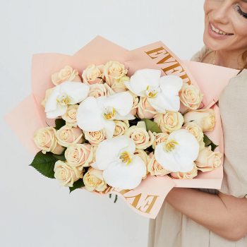 Букет кремовых роз с орхидеями - 29 шт. Букет кремовых роз с орхидеями - 29 шт.
