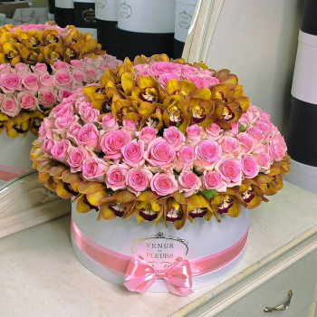 Медовые орхидеи с розами от 51 шт.