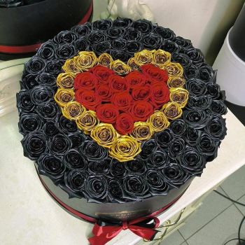 Черные розы с сердцем - 101 шт.