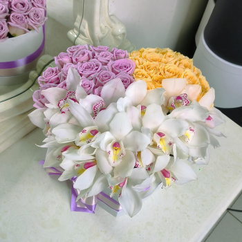 Розы с орхидеями  (сердце) от 51 шт.