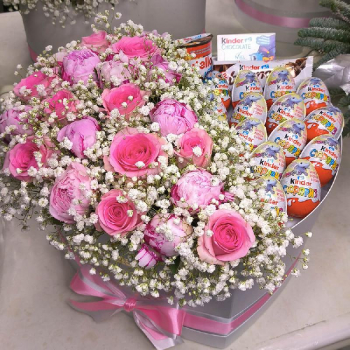Пионы с киндерами (сердце) - 55 шт.