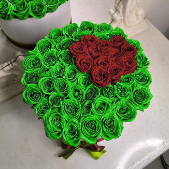 Зеленые розы с сердцем от 51 шт.