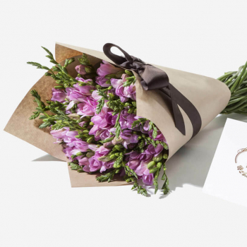 Букет сиреневых фрезий - 51 шт.