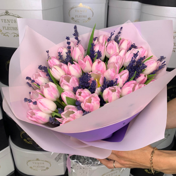 Розовые тюльпаны с лавандой - 101 шт. Розовые тюльпаны с лавандой - 101 шт.