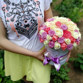Разноцветные розы (шар) от 61 шт.