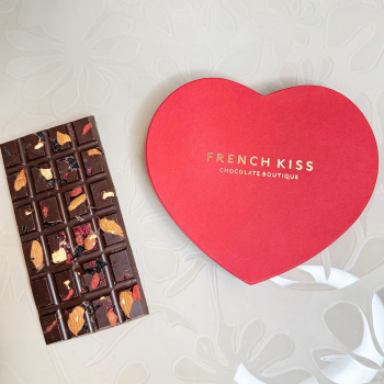 Плитка "Горький шоколад с клюквой и миндалем" - French Kiss