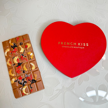 Плитка "Молочный шоколад с сухофруктами и орехами" - French Kiss Плитка "Молочный шоколад с сухофруктами и орехами" - French Kiss