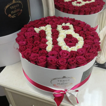 Малиновые розы с датой от 51 шт.