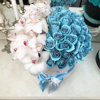 Голубые розы с орхидеей - 75 шт. Голубые розы с орхидеей - 75 шт.