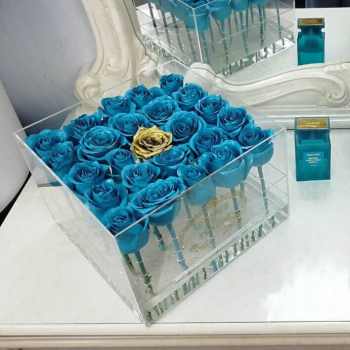 Голубые розы в кубе - 25 шт. Голубые розы в кубе - 25 шт.