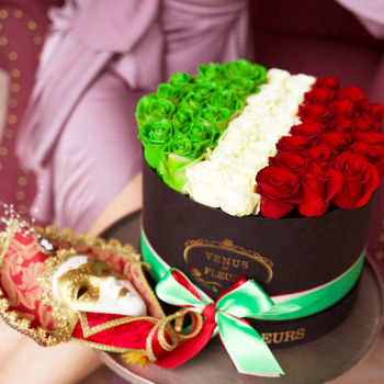 Флаг Италии из роз от 41 шт. Флаг Италии из роз от 41 шт.