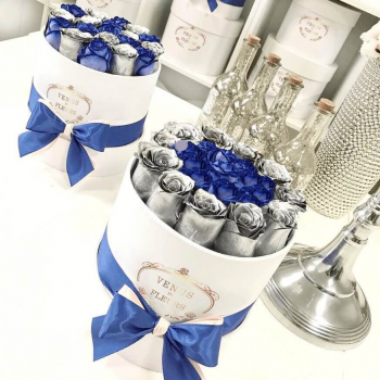 Синие розы с окантовкой от 19 шт.