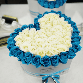Голубые розы в сердце от 41 шт.