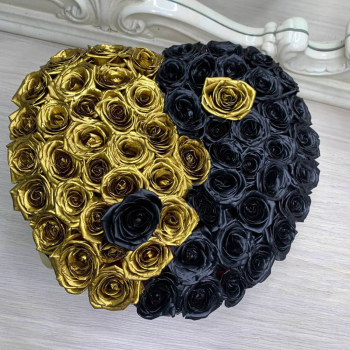 Черно-золотые розы "Инь-Янь" в сердце - 51 шт.