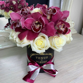 25 белых роз с орхидеей - шаром