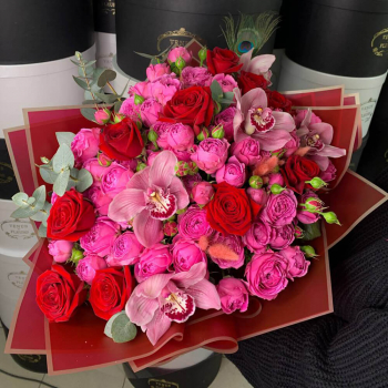 Букет с пионовидными розами и орхидеей - 35 шт. Букет с пионовидными розами и орхидеей - 35 шт.