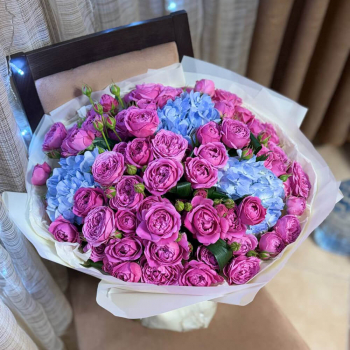 Розовые пионовидные розы с гортензиями - 19 шт. Розовые пионовидные розы с гортензиями - 19 шт.