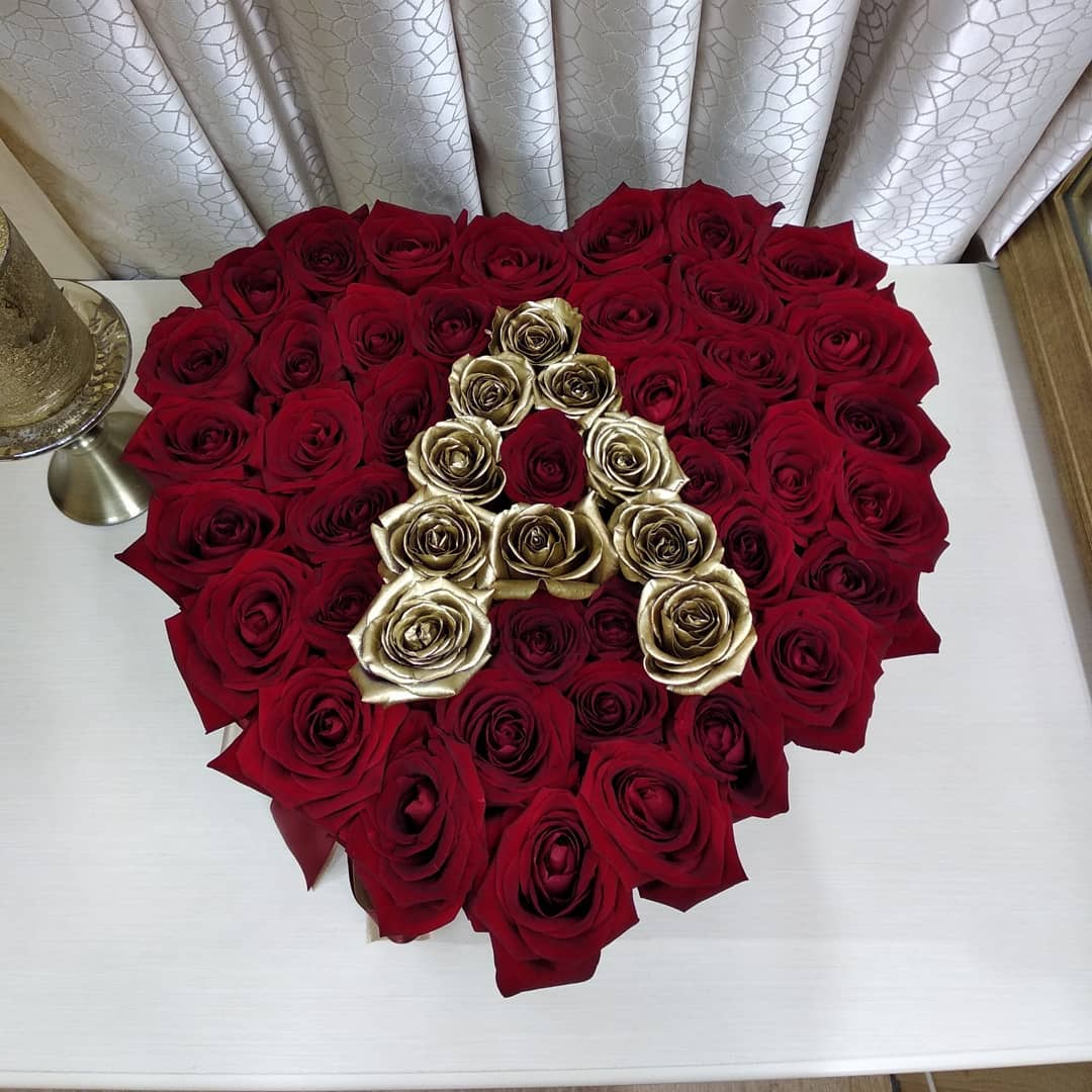 Красные розы с буквой (сердце) от 51 шт.