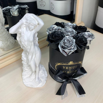 9 черно-серебряных роз в коробке