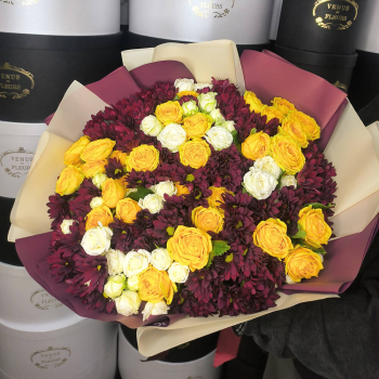 Хризантемы с пионовидными в букете - 35 шт. Хризантемы с пионовидными в букете - 35 шт.