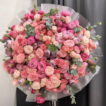 29 кустовых пионовидных роз с эвкалиптом 29 кустовых пионовидных роз с эвкалиптом