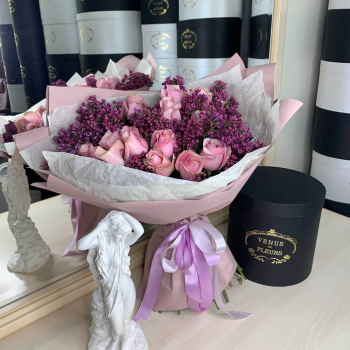 Букет из сирени и роз - 25 шт. Букет из сирени и роз - 25 шт.